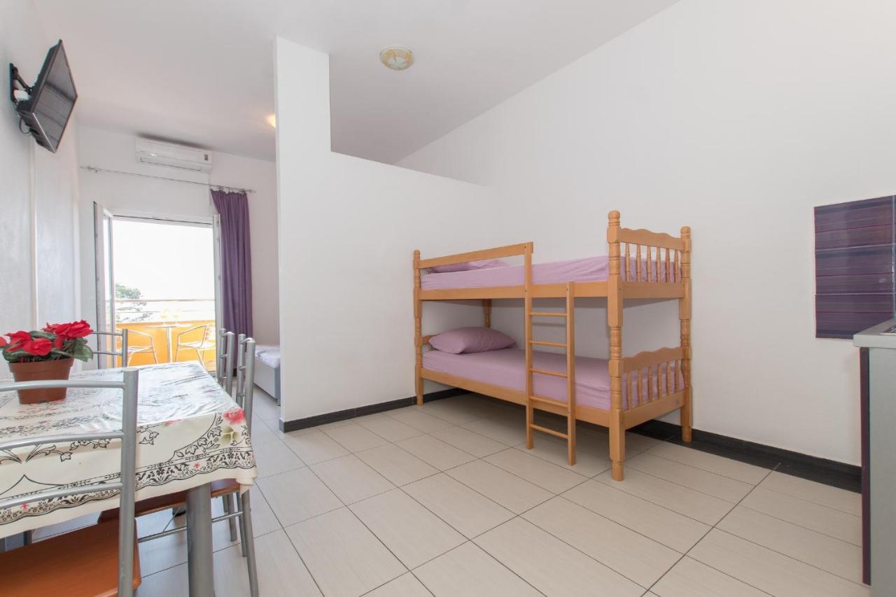 Studio Apartments Zloic In Krvavica Eksteriør billede