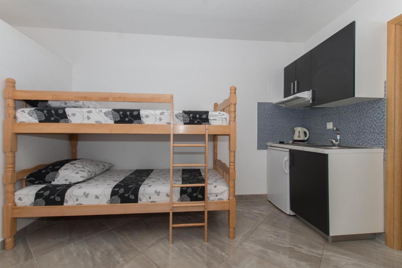 Studio Apartments Zloic In Krvavica Eksteriør billede