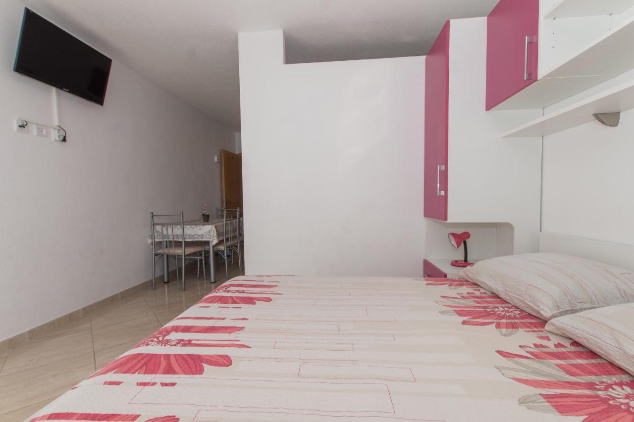 Studio Apartments Zloic In Krvavica Eksteriør billede