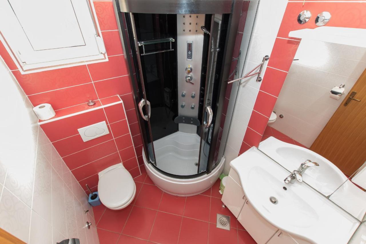 Studio Apartments Zloic In Krvavica Eksteriør billede