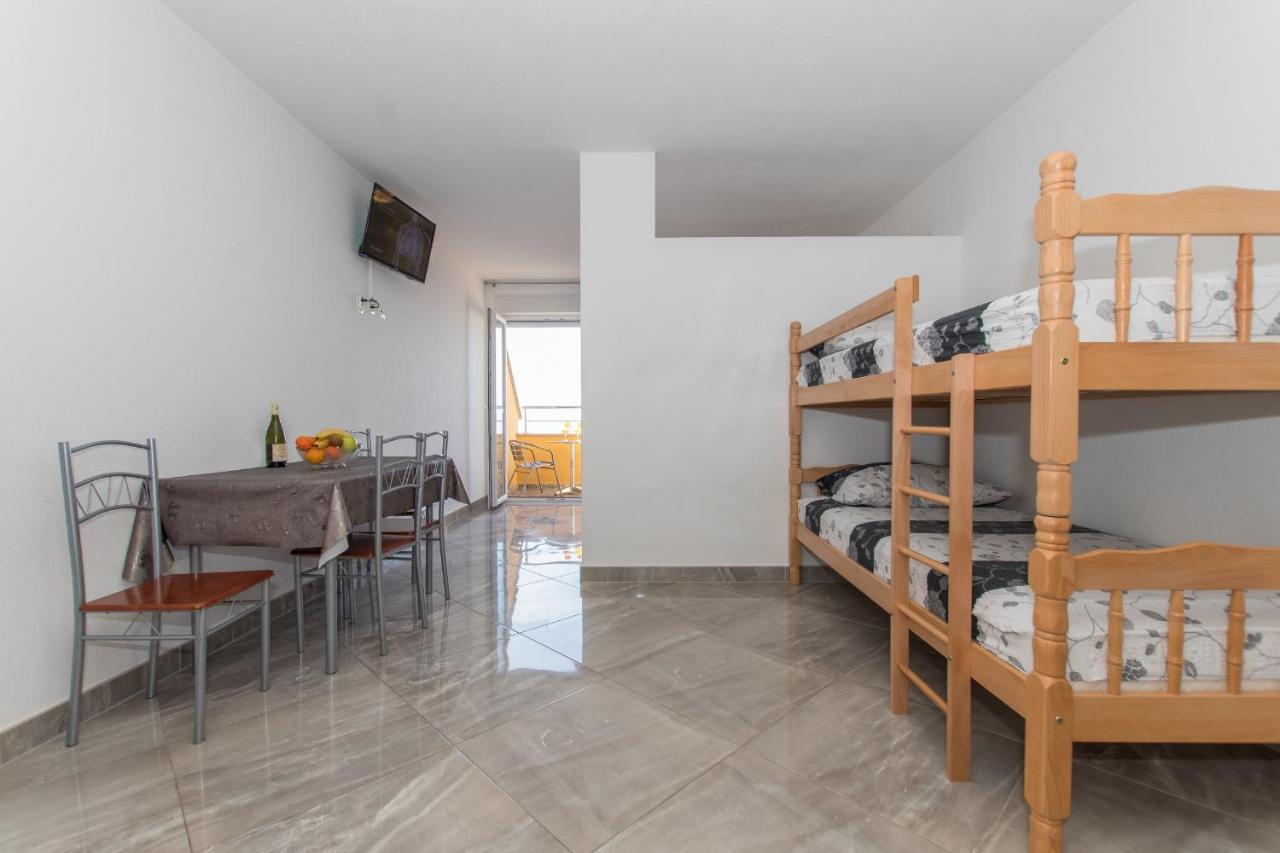 Studio Apartments Zloic In Krvavica Eksteriør billede