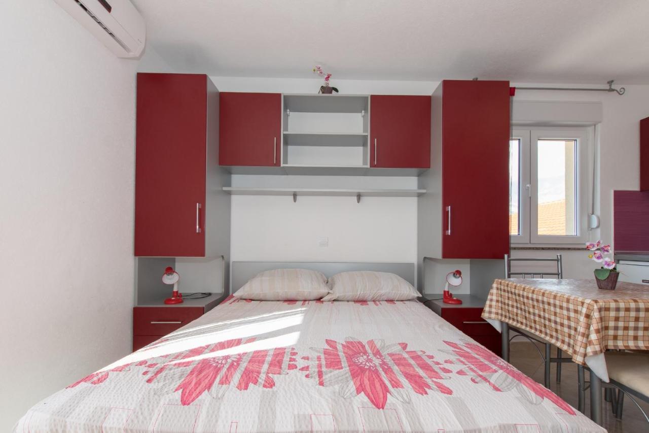 Studio Apartments Zloic In Krvavica Eksteriør billede