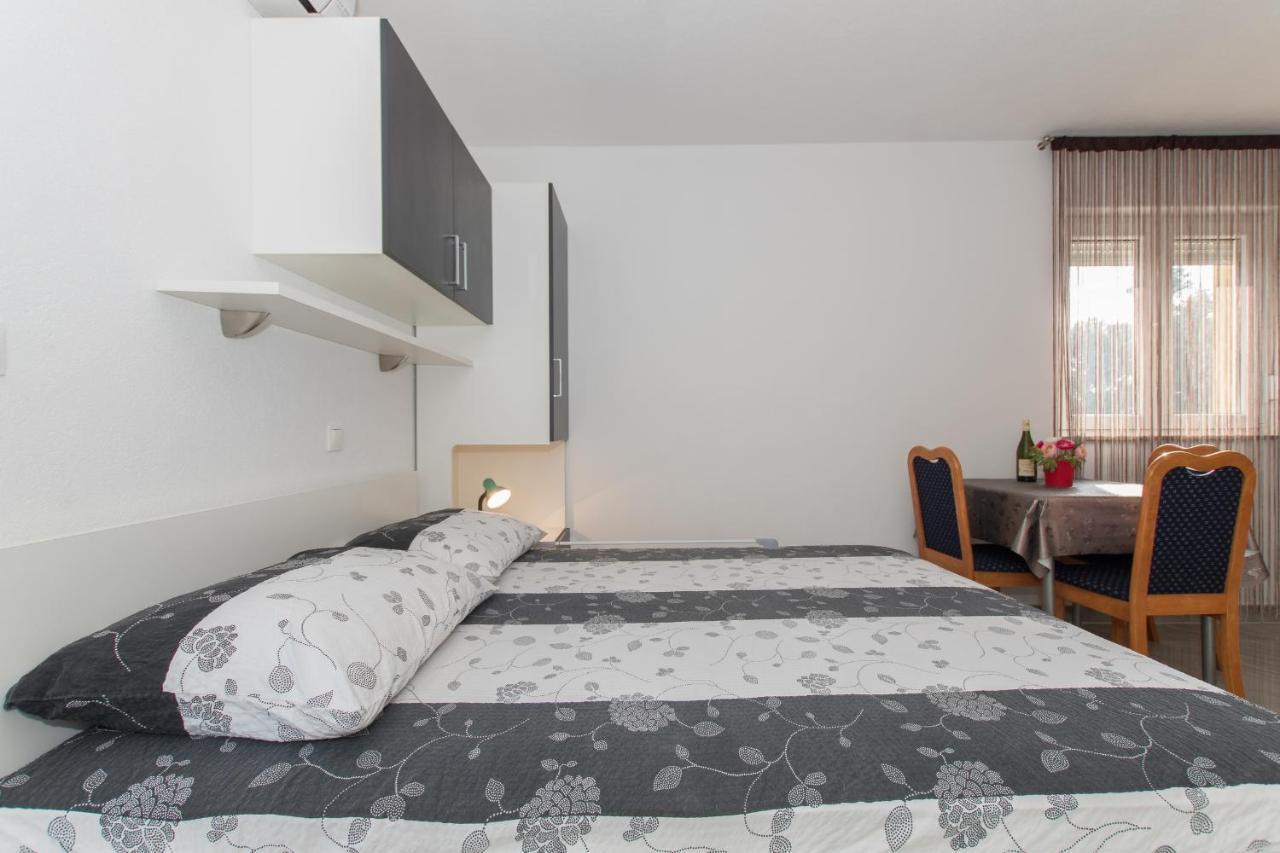 Studio Apartments Zloic In Krvavica Eksteriør billede