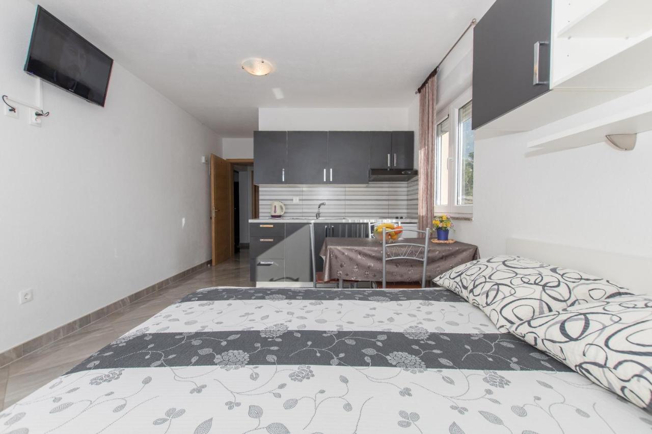 Studio Apartments Zloic In Krvavica Eksteriør billede