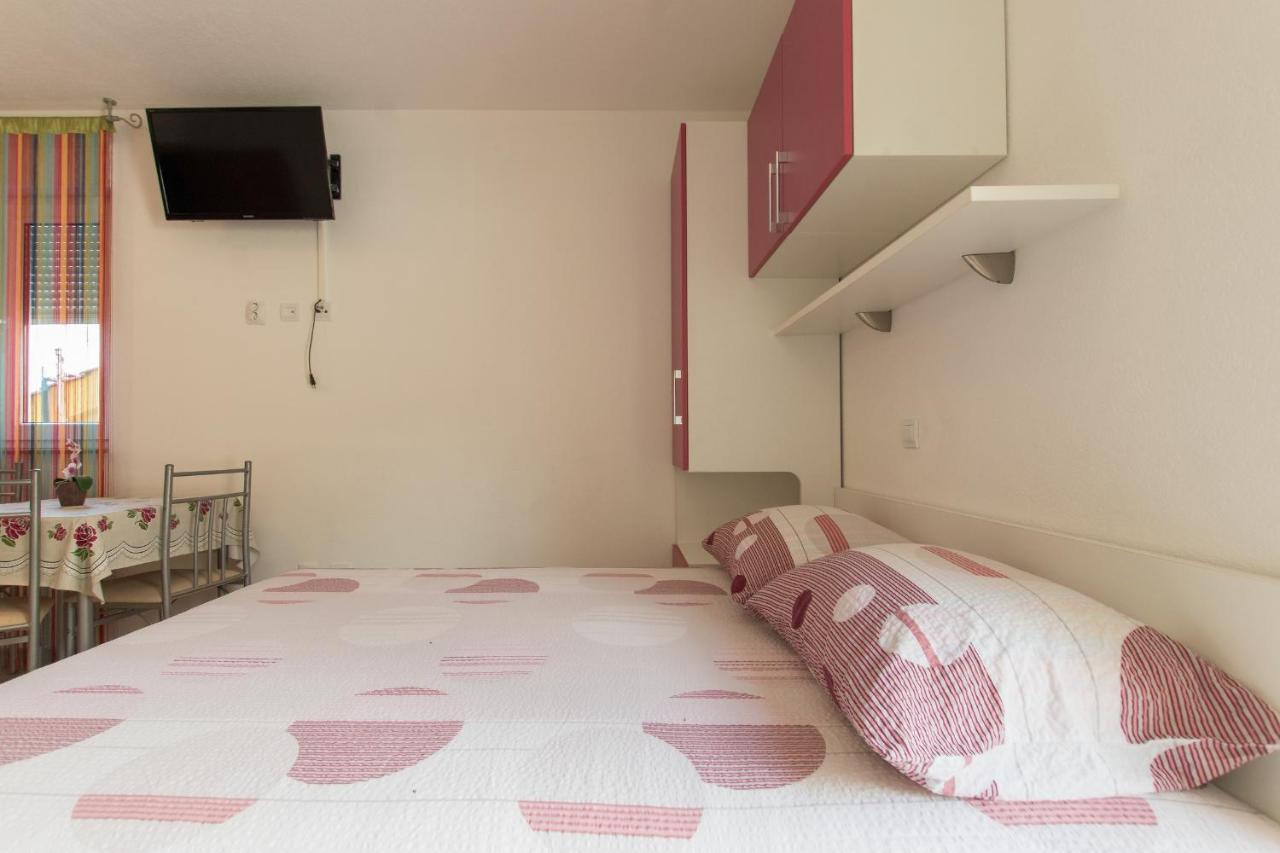 Studio Apartments Zloic In Krvavica Eksteriør billede