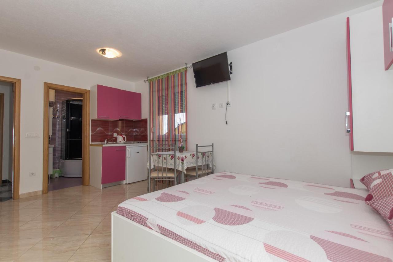 Studio Apartments Zloic In Krvavica Eksteriør billede