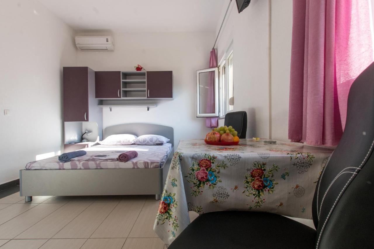 Studio Apartments Zloic In Krvavica Eksteriør billede