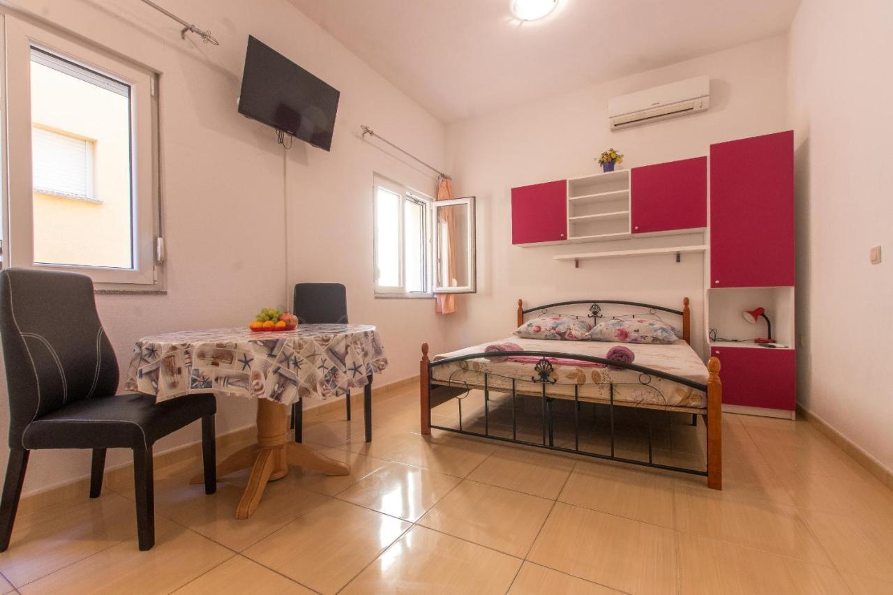 Studio Apartments Zloic In Krvavica Eksteriør billede