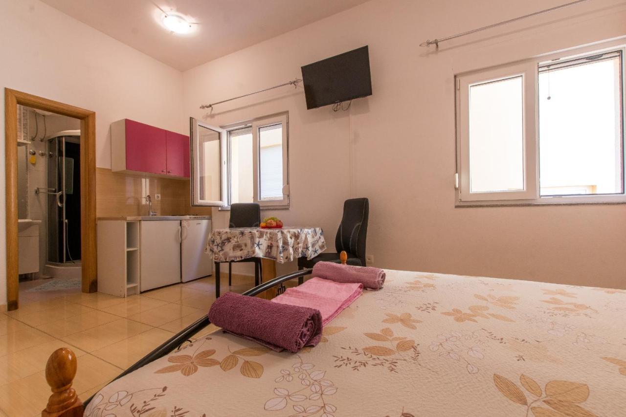 Studio Apartments Zloic In Krvavica Eksteriør billede
