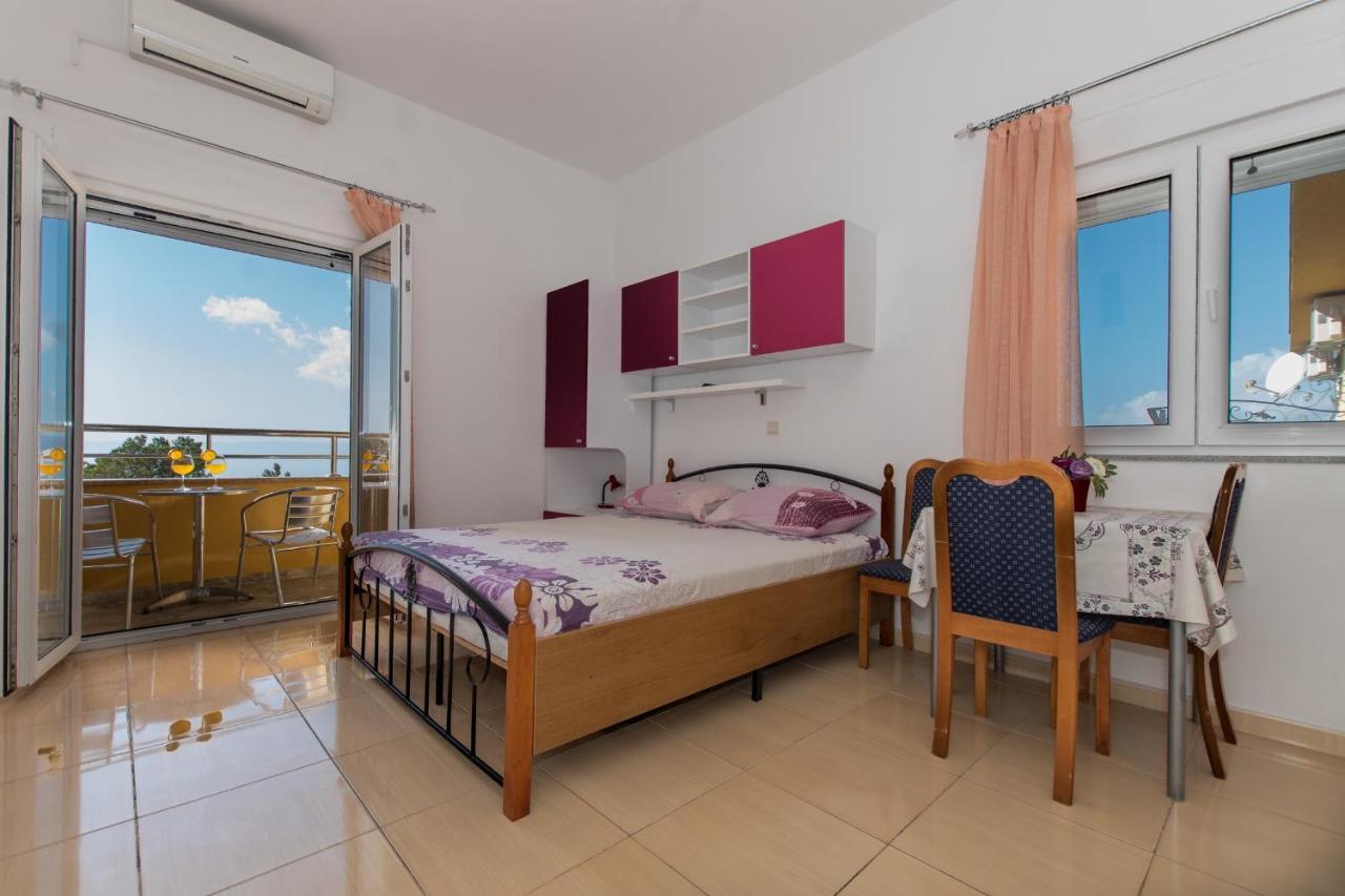 Studio Apartments Zloic In Krvavica Eksteriør billede