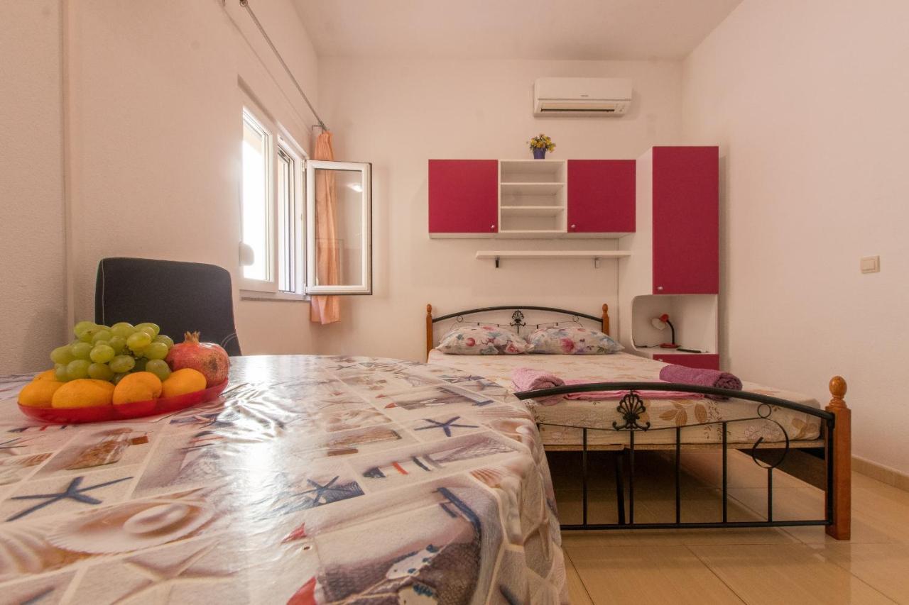 Studio Apartments Zloic In Krvavica Eksteriør billede