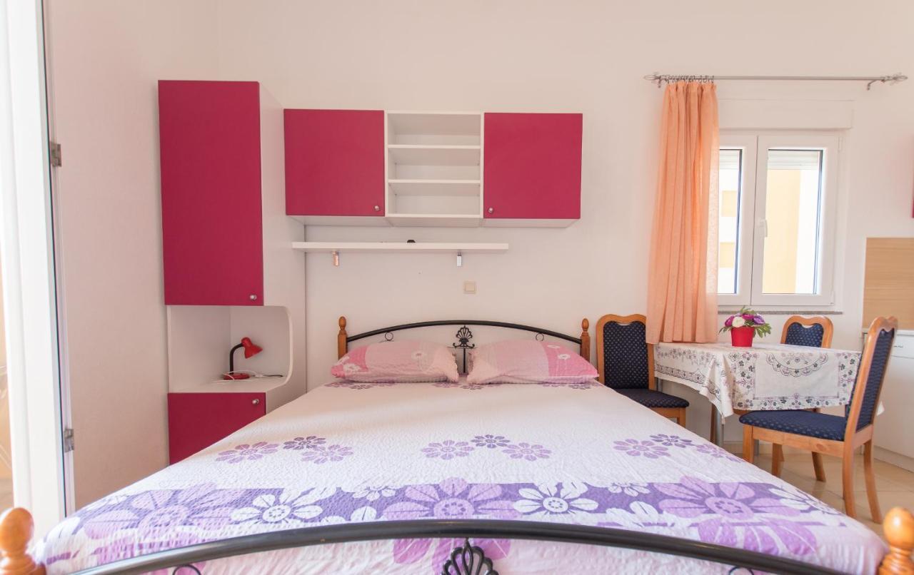 Studio Apartments Zloic In Krvavica Eksteriør billede