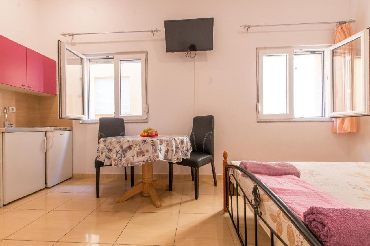 Studio Apartments Zloic In Krvavica Eksteriør billede