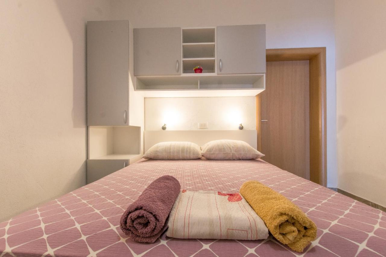 Studio Apartments Zloic In Krvavica Eksteriør billede