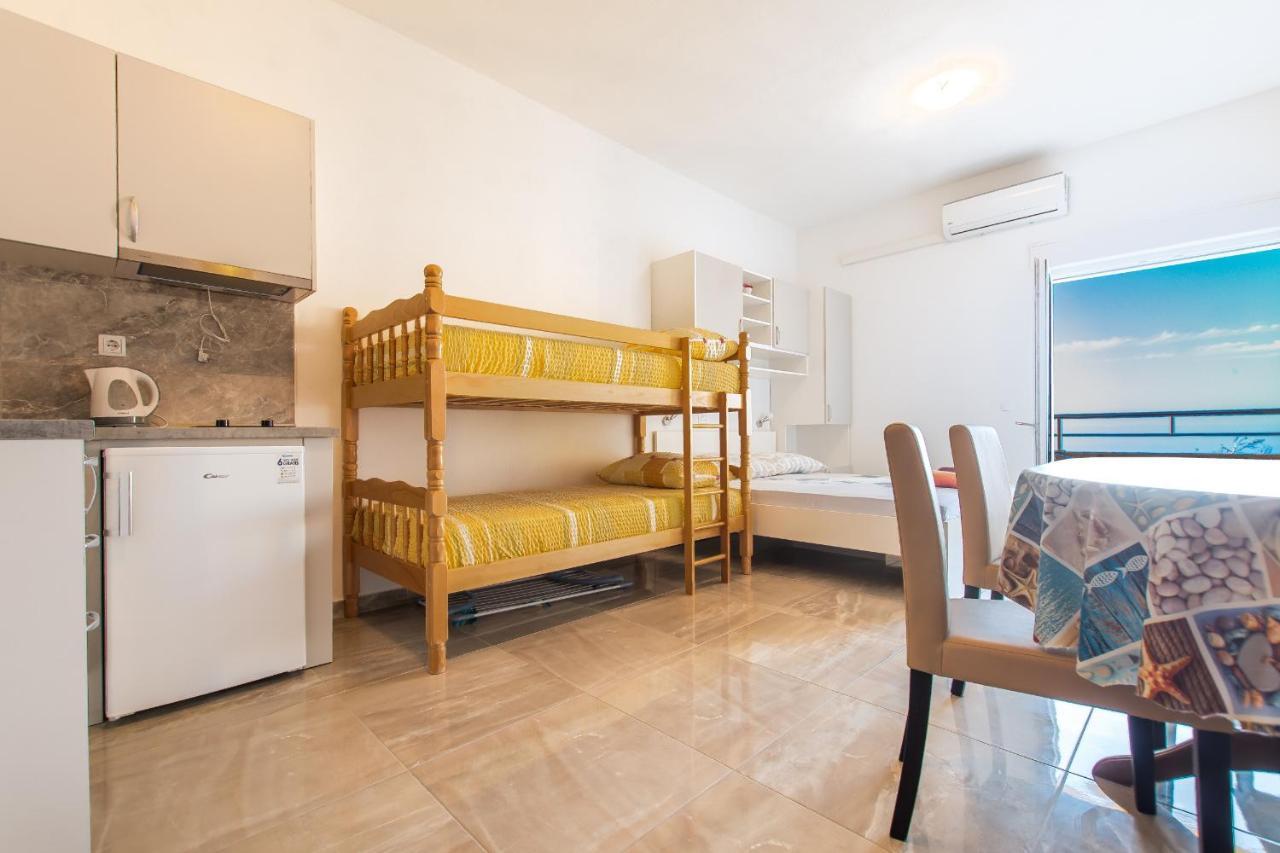 Studio Apartments Zloic In Krvavica Eksteriør billede