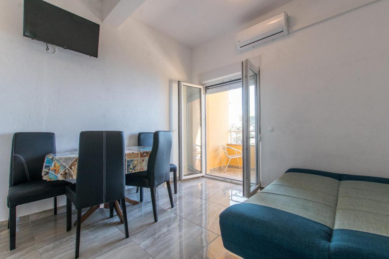 Studio Apartments Zloic In Krvavica Eksteriør billede