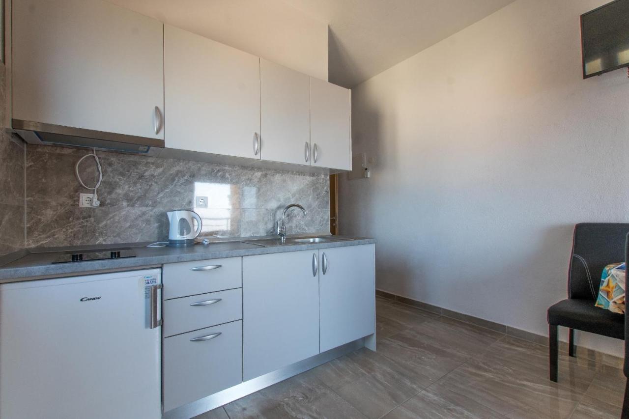 Studio Apartments Zloic In Krvavica Eksteriør billede
