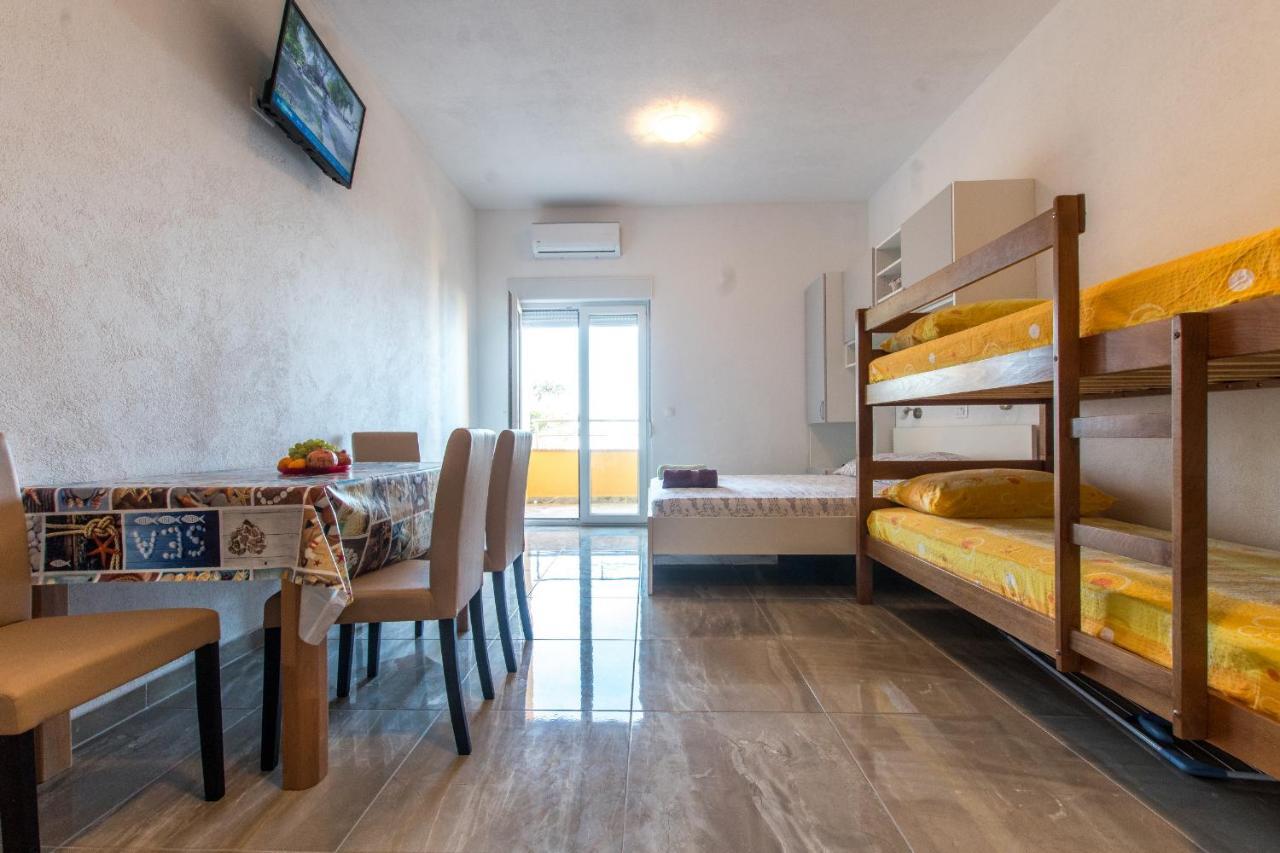 Studio Apartments Zloic In Krvavica Eksteriør billede