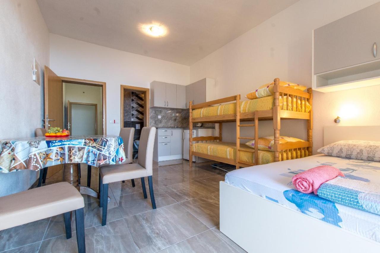 Studio Apartments Zloic In Krvavica Eksteriør billede