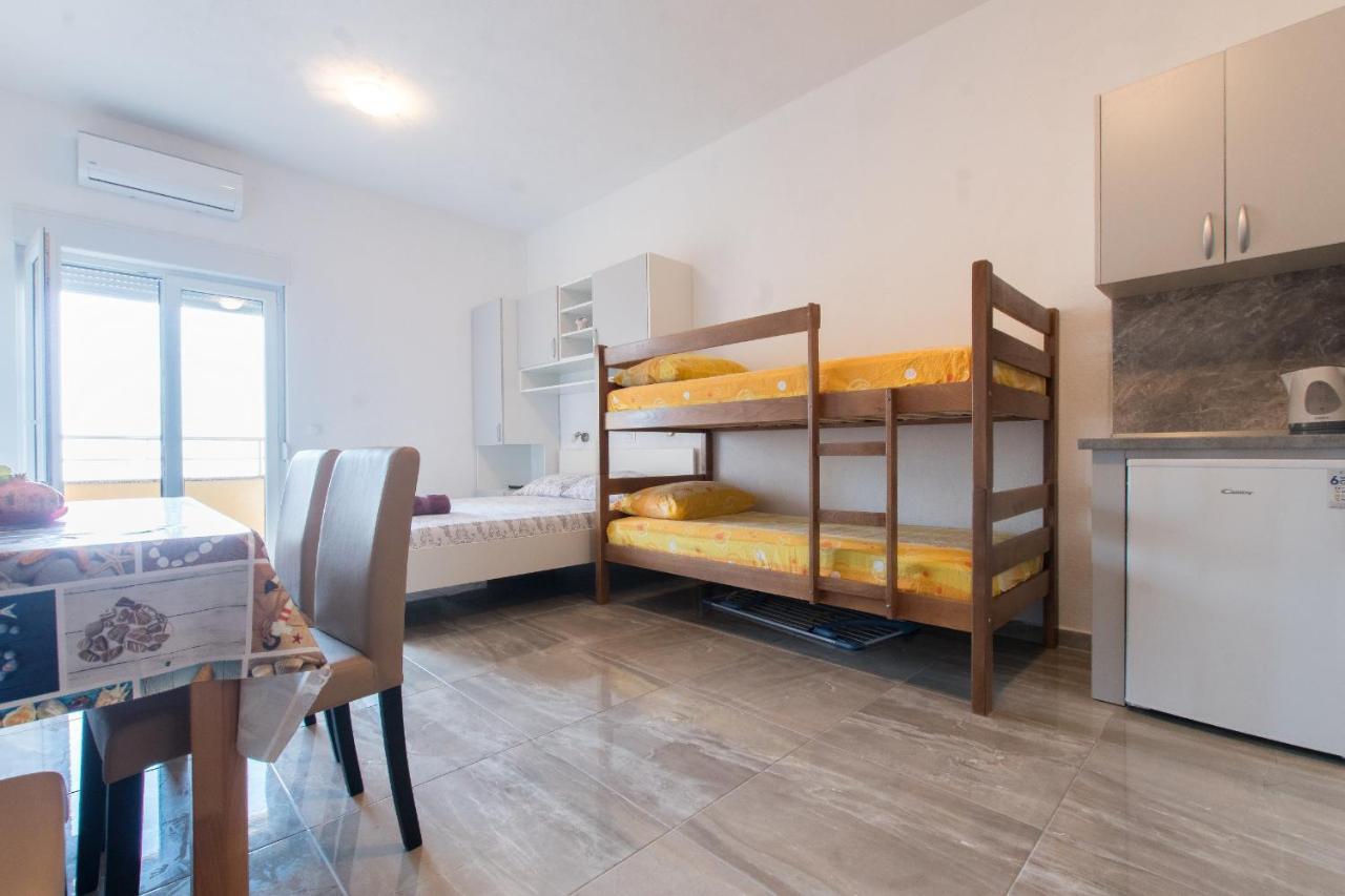 Studio Apartments Zloic In Krvavica Eksteriør billede